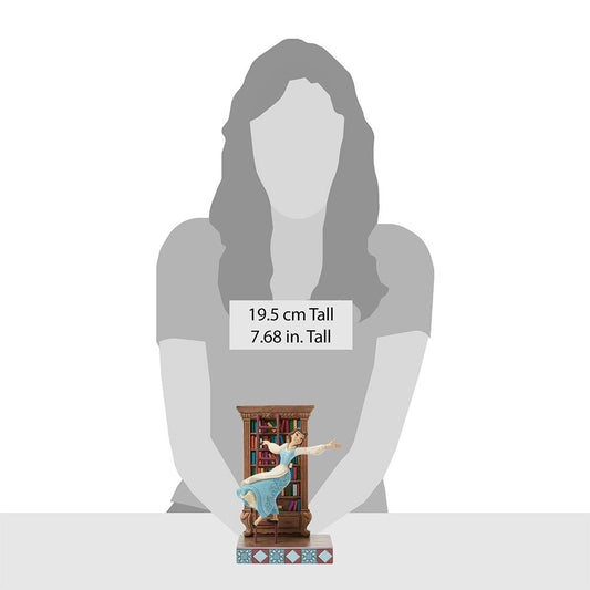 Jim Shore Disney Traditions Belle on Bookcase beeld, Belle en het Beest verzamelbeeld met boekenkast en folk art-details.