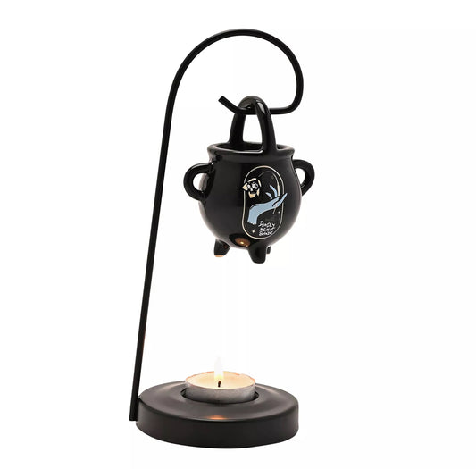 The Nightmare Before Christmas wax melt brander met glanzend zwart design, decoratieve illustraties en verhoogde metalen houder – perfect voor een sfeervol interieur.