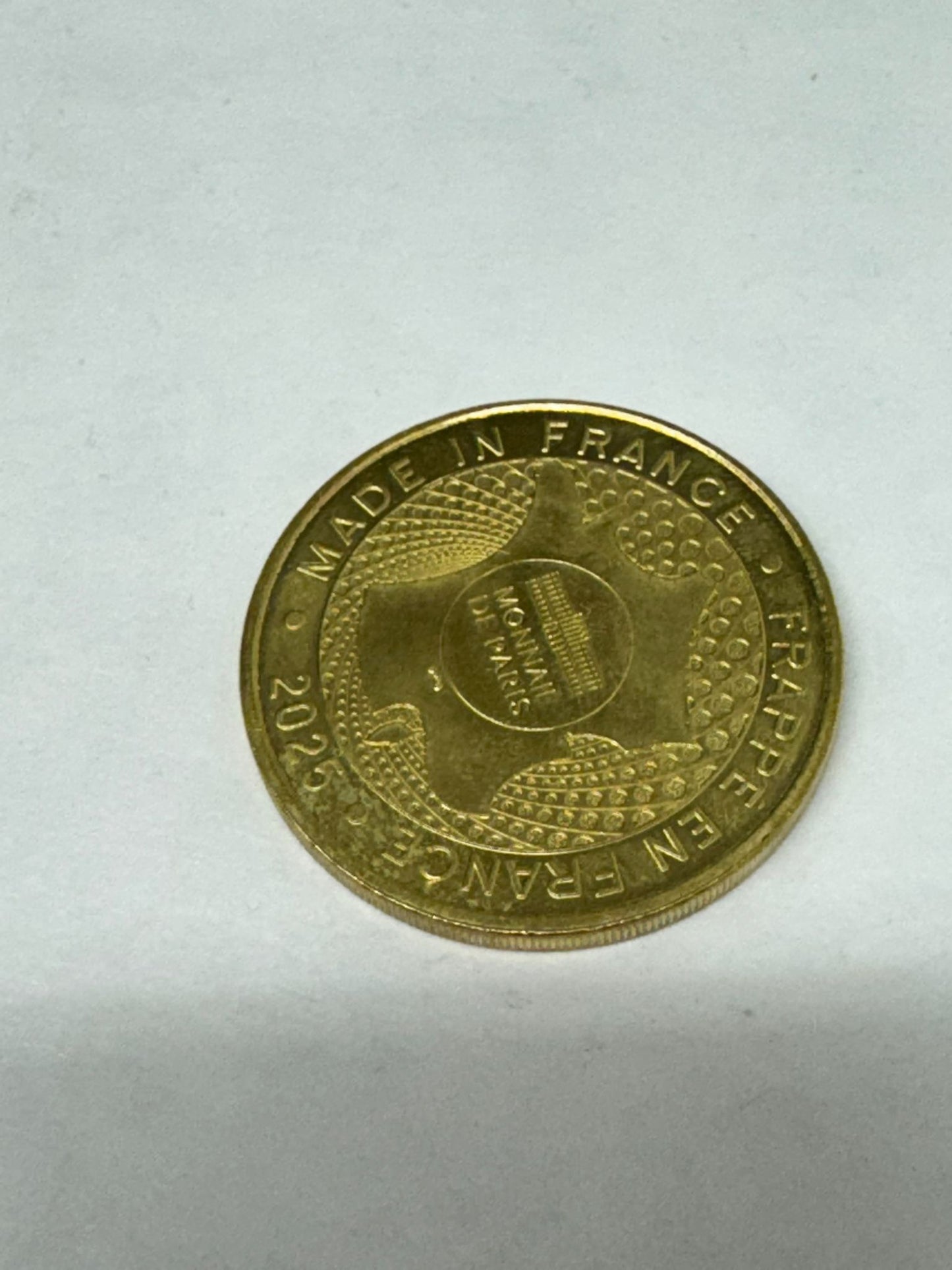 "Unieke Simba munt uit Disneyland Paris, een zeldzaam verzamelobject voor Disney- en Lion King-fans."