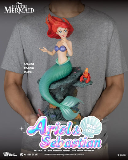 “Iconisch duo Ariel en Sebastiaan in Master Craft uitvoering, luxe Disney verzamelbeeld.”