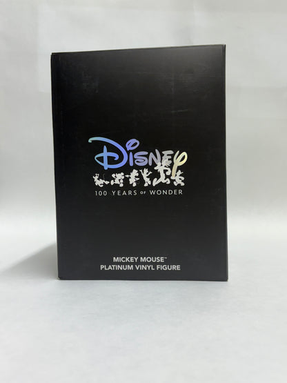 CultureFly Mickey Mouse beeldje voor Disney’s 100-jarig bestaan – een stijlvol eerbetoon aan een icoon.