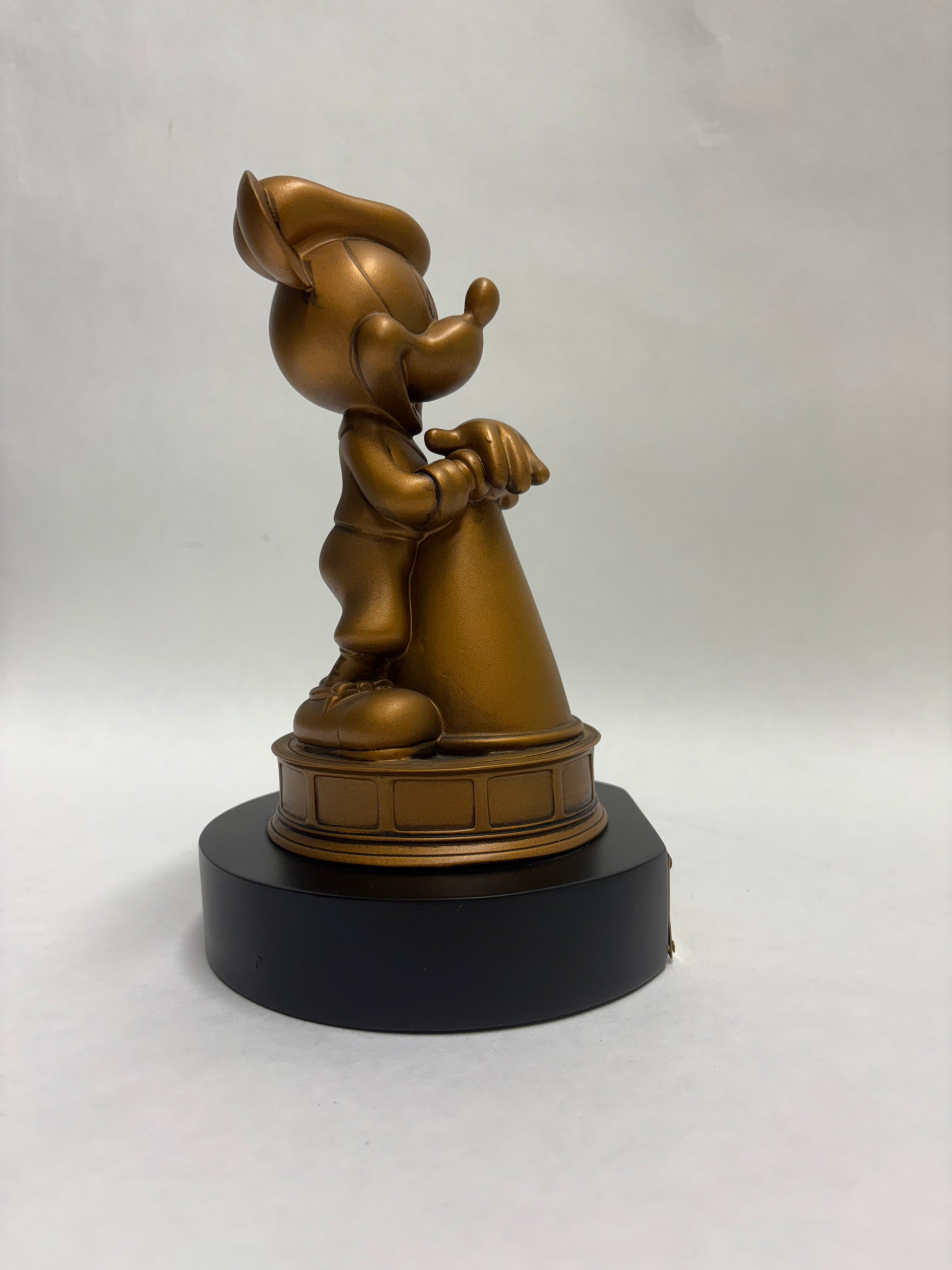 Verzamelbeeld van Mickey Mouse als filmregisseur, een eerbetoon aan Disney-magie.