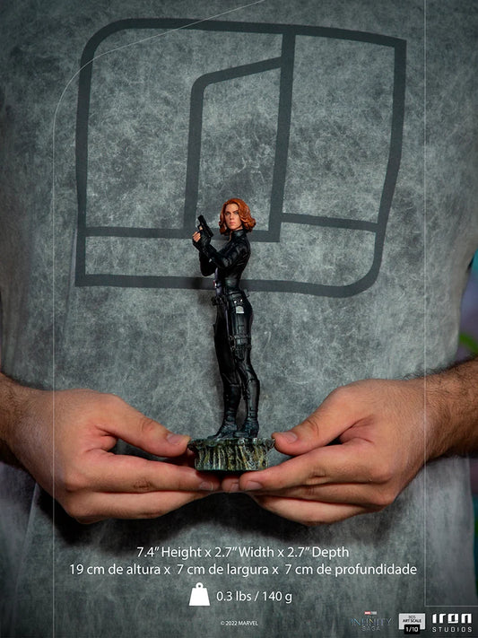“Black Widow Battle NY Statue uit de Marvel Infinity Saga, in dynamische vechtpose, officieel gelicentieerd en handgemaakt.”