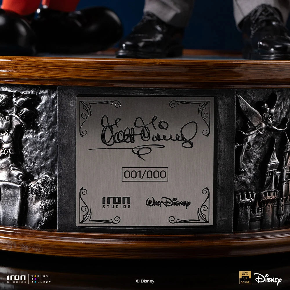 Detailfoto van Iron Studios Walt Disney en Mickey Mouse Legacy Replica statue